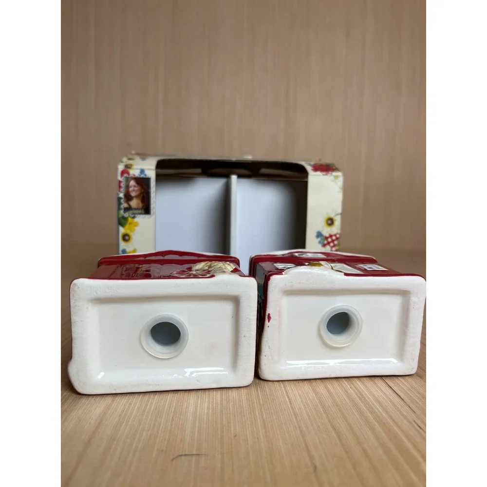 Pioneer Woman Rustic Barn Ceramic Salt and Pepper Shaker Set Red Farmhouse Dog